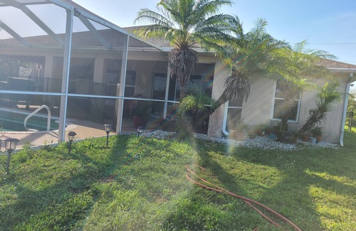 Eisenhower House | Charming 2-bedroom house with AC and WiFi in enjoyable Lehigh Acres