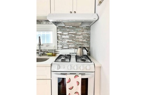 Normandy Beach Resort | Charming 2-bedroom resort with WiFi, AC in Mantoloking