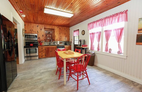 Marble Falls Cottage | Charming 2-bedroom cottage with AC, WiFi in Marble Falls
