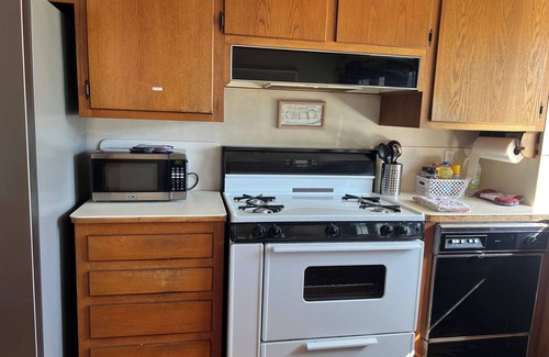 Midway City House | Charming 2-bedroom house in Disneyland SoCal Midway City