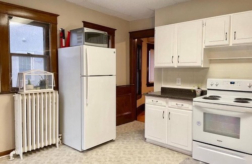 Longfellow Apartment | Charming 2 Bedroom apartment with WiFi, AC, Parking in Central Minneapolis
