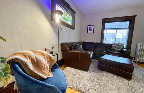Longfellow Apartment | Charming 2 Bedroom apartment with WiFi, AC, Parking in Central Minneapolis