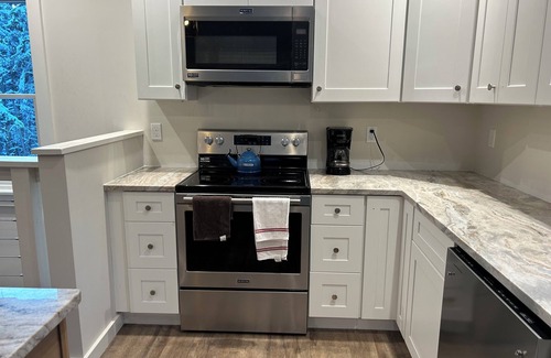 Mount Holly House | Charming 2-bedroom house with WiFi, AC in serene Mount Holly