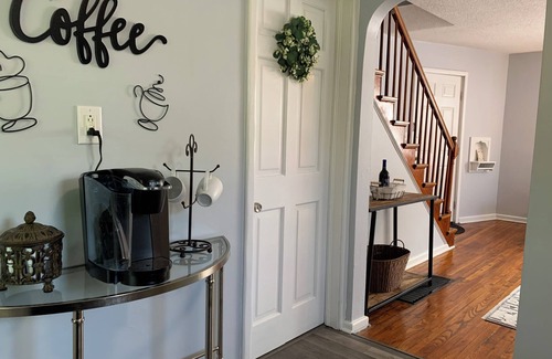 Mount Vernon House | Charming 2-bedroom Duplex with1Gig WiFi, AC in delightful Mount Vernon