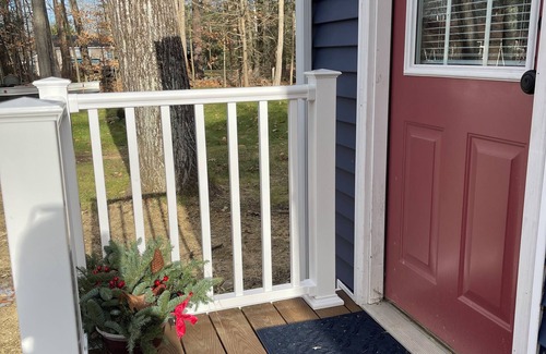 West Hill Lake Cottage | Charming 2-bedroom cottage with AC and WiFi in welcoming New Hartford