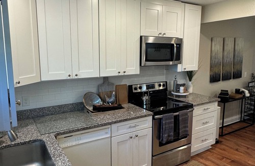 Pretty Bayou Cottage | Charming 2-bedroom cottage with access to Pretty Bayou & the Gulf of Mexico.