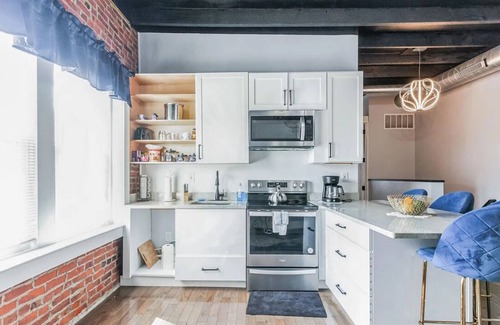 Wynnefield Apartment | Charming 2-bedroom apartment in cool Philadelphia with WiFi, AC, washer & dryer