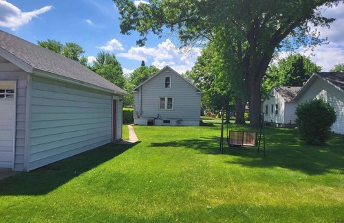 Port Edwards House | Charming 2-bedroom house in pleasant Port Edwards with WiFi, AC