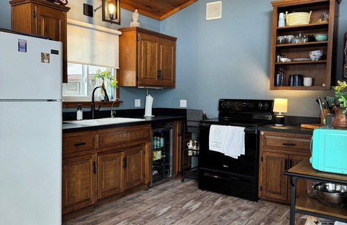 Rocky Mount House | Charming 2-bedroom bungalow with million dollar panoramic view of lake!