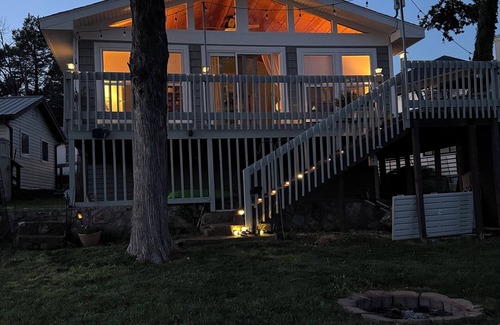 Rocky Mount House | Charming 2-bedroom bungalow with million dollar panoramic view of lake!