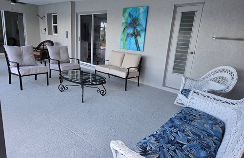 Oakland Hills House | Charming 2-bedroom house in wonderful Rotonda West with AC and private pool