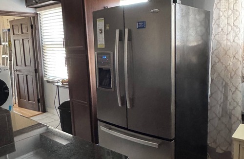 Schenectady Apartment | Charming 2-bedroom apartment in wonderful Schenectady with AC