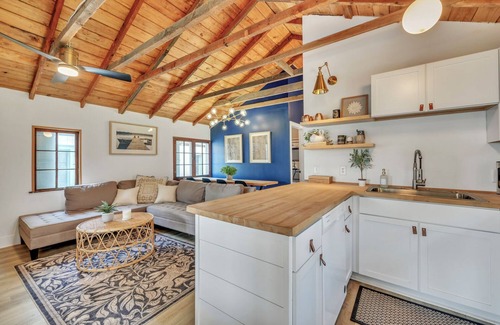 Spirit Lake Cottage | Charming 2-bedroom cottage on West Lake Okoboji with EV Charging