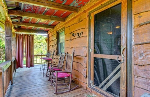 Olin Cabin | Charming 2-bedroom cabin with WiFi, AC in brilliant Statesville