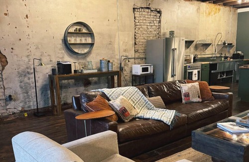 Statesville Apartment | Charming 2-bedroom apartment in delightful Downtown Statesville with WiFi, AC.