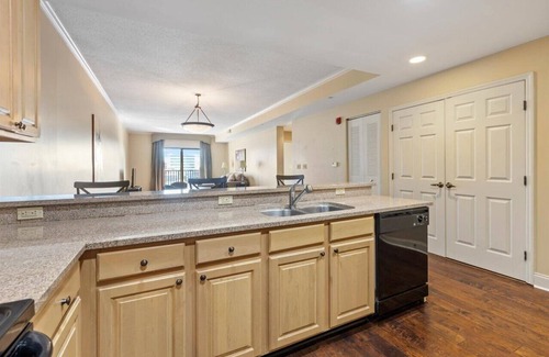 Capitol Hill Condo | Charming 2-bedroom condo in delightful Tallahassee with fitness room, WiFi