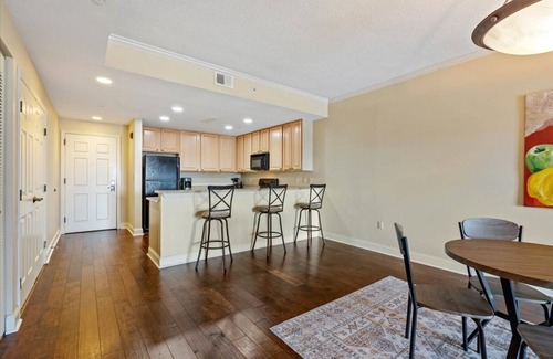 Capitol Hill Condo | Charming 2-bedroom condo in delightful Tallahassee with fitness room, WiFi