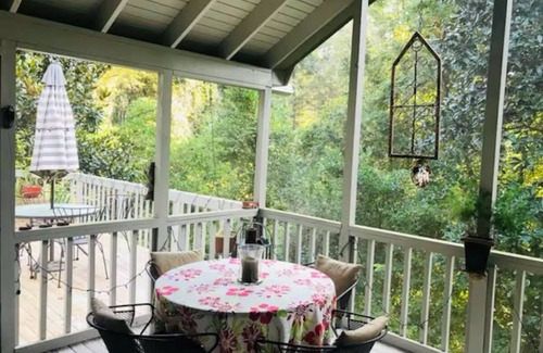 Tallahassee House | Charming 2-bedroom house with privacy and a tranquil wooded view