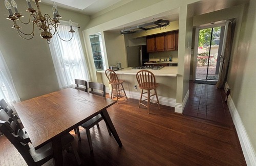 Terre Haute Apartment | Charming 2-bedroom 1st Floor apartment in lovely Terre Haute with WiFi, AC