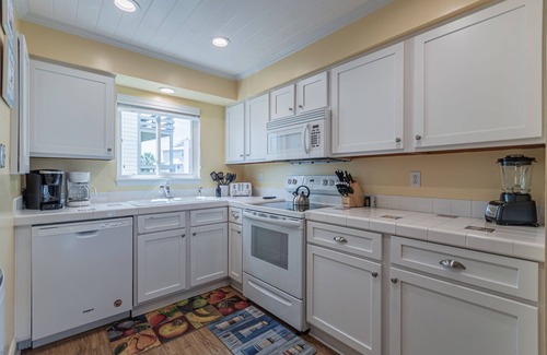 Tybee Island Condo | Charming 2-bedroom condo in lovely Tybee Island with Beach Access and Pool