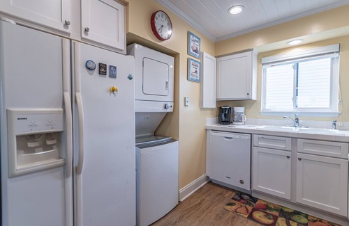 Tybee Island Condo | Charming 2-bedroom condo in lovely Tybee Island with Beach Access and Pool