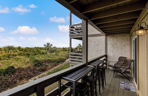 Tybee Island Condo | Charming 2-bedroom condo in lovely Tybee Island with Beach Access and Pool