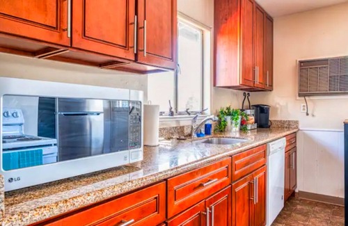 Walnut Creek House | Charming 2-bedroom house in Downtown Walnut Creek with WiFi and AC