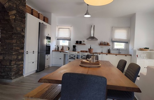Antiparos Villa | Charming 2-bedroom villa in beautiful Antiparos with AC, WiFinwith a great pool.
