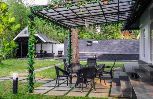 Irinjalakuda Villa | Charming 2-bedroom villa in fabulous Thrissur with AC