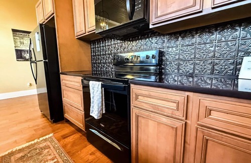 Jonesboro House | Charming 2-bedroom with AC, WiFi in lovely Jonesboro