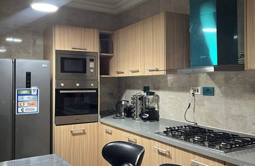 North Legon Hotel | Charming 2-bedroom with WiFi, AC, Dstv in delightful North Legon, Accra