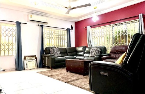 North Legon Hotel | Charming 2-bedroom with WiFi, AC, Dstv in delightful North Legon, Accra