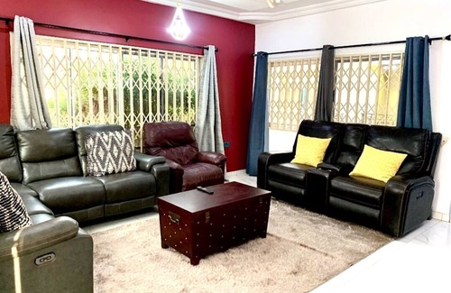North Legon Hotel | Charming 2-bedroom with WiFi, AC, Dstv in delightful North Legon, Accra