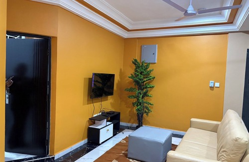 Osu Klottey Apartment | Charming 2-bedrooms apartment in awesome Accra with ACs, kitchen and Hall