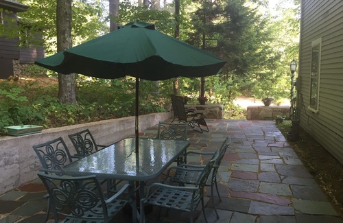 North Conway House | Charming 2 Bedrooom Guest House on 2 acres North Conway Village.