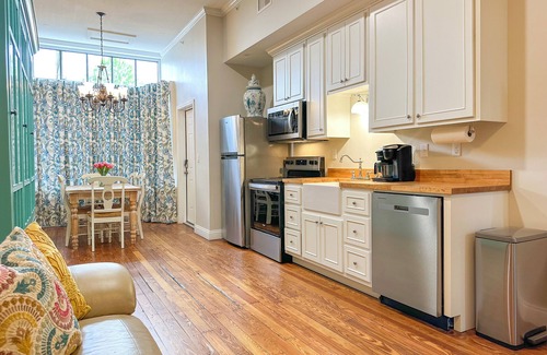 Troy Apartment | Charming 2 BR/2 bath in Historic District - Rent 1 Suite or Both/8-16 people!
