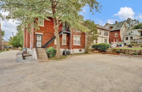 Central Gardens Apartment | Charming 2-BR apt 4 min to hospital, free WiFi, in Memphis Midtown, free parking