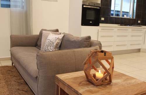 Montana House | Charming 2 BR home with a beautiful private patio.