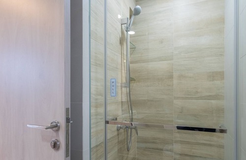 Singapore Apartment | CHARMING 2 BR IN GATEWAY DRIVE, JURONG EAST