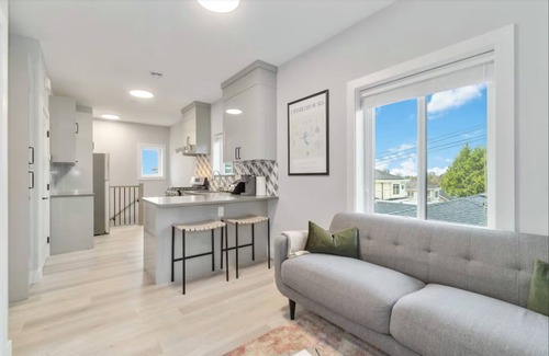 Sunset House | Charming 2 BR Lane way home
