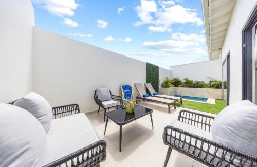 Ponton Apartment | Charming 2 BR Oasis in Oranjestad by Bocobay