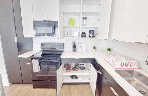 Little Tokyo House | Charming 2-BR Penthouse in marvelous Los Angeles with WiFi, AC, fitness room