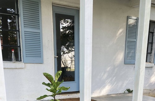 Boyd Tavern House | Charming 2 Floor Cottage on Picturesque Farm