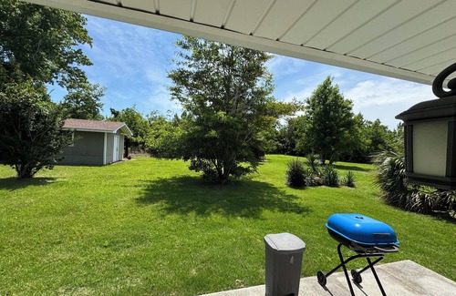 Callaway House | Charming 2-guest house in serene Panama City with WiFi, AC