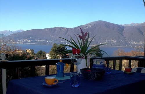 Porto Valtravaglia Apartment | Charming 2-room apartment with balcony & beautiful lake view