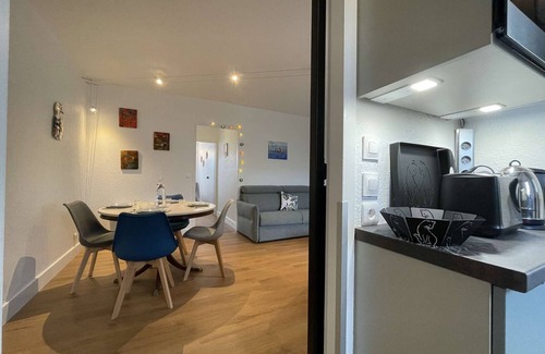 La Rochelle Apartment | Charming 2-Room Apartment with Terrace, Pool Access, and Near Beach in La Rochelle