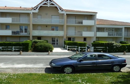 Vaux-sur-Mer Apartment | CHARMING 2 ROOMS IN RDJ A VAUX S/MER - PRIVATE POOL - BEACH OF PONTAILLAC (17