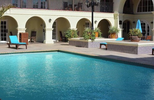 Western Division Hotel | Charming 2-Unit Suites w/Modern Comfort & Steps to Museums & Local Dining