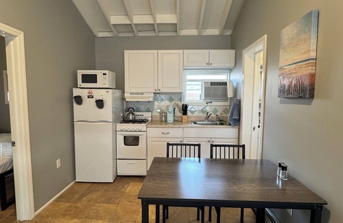 Point Pleasant Beach Condo | Charming 2BR 1BA Beach Condo with Parking Spot