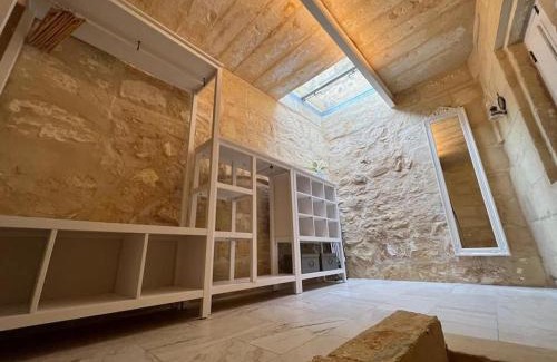 Zabbar House | Charming 200 year old cottage with yard